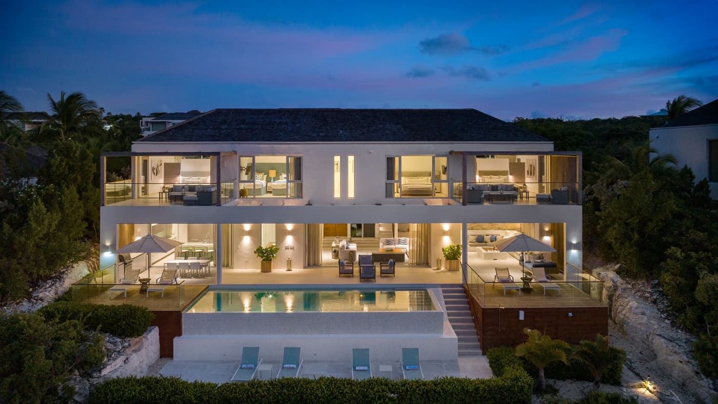 North Shore Enclave - 4 BDR BEACHFRONT VILLA — luxury villa photo 1