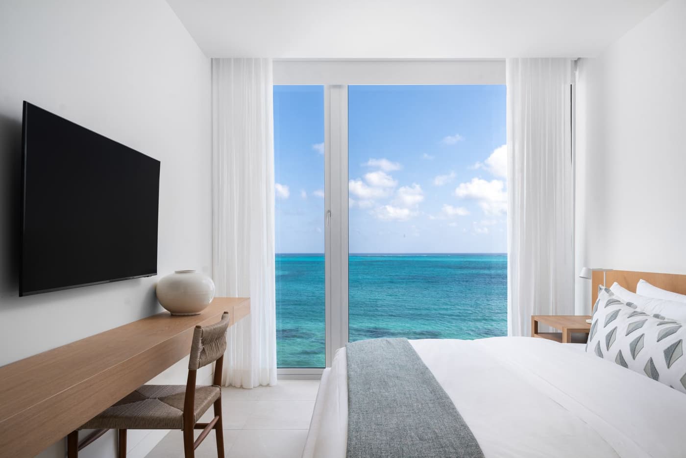 North Shore Enclave - 4 BDR OCEAN FRONT BEACH HOUSE — luxury villa photo 3