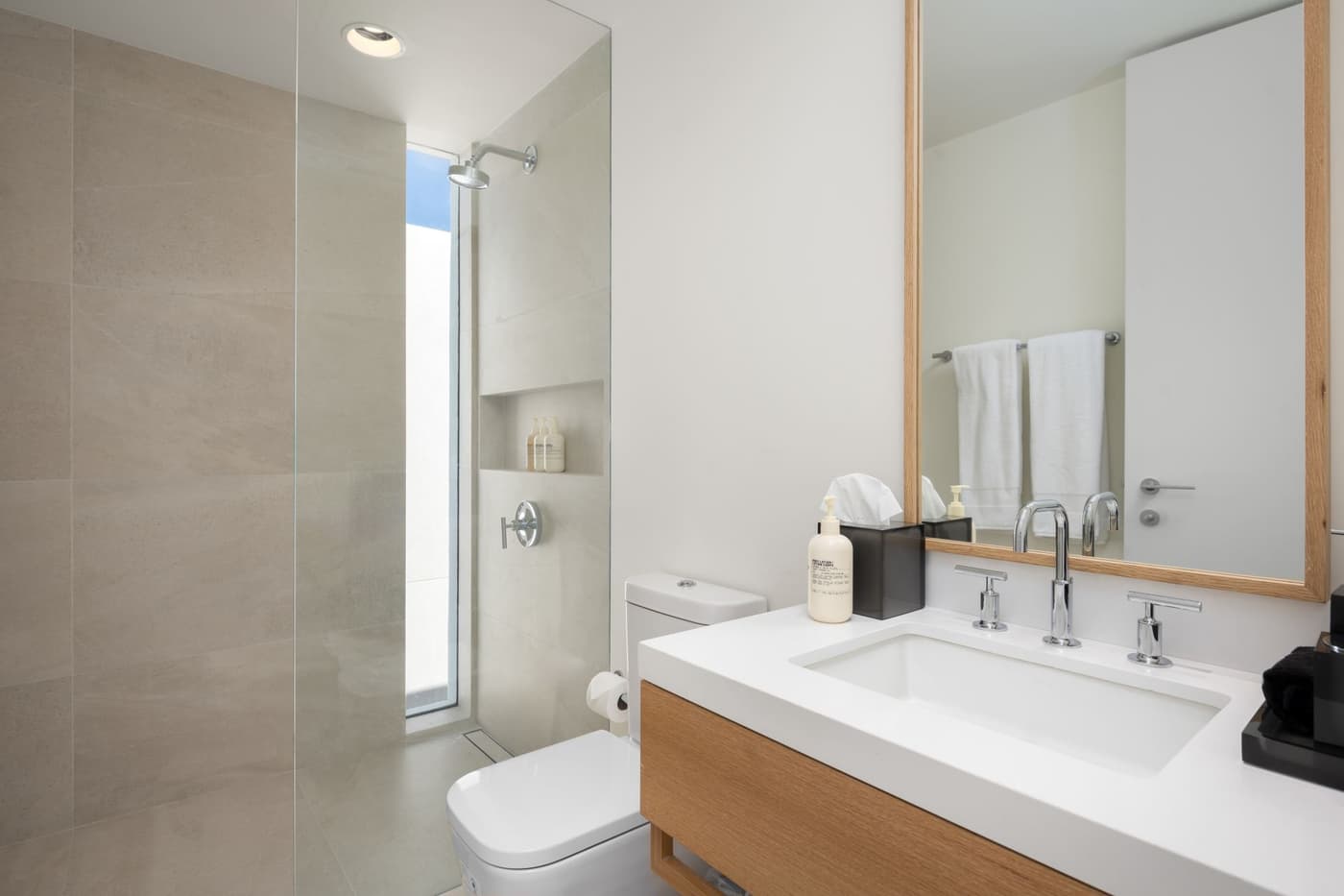 North Shore Enclave - 4 BDR OCEAN VIEW BEACH HOUSE — luxury villa photo 2