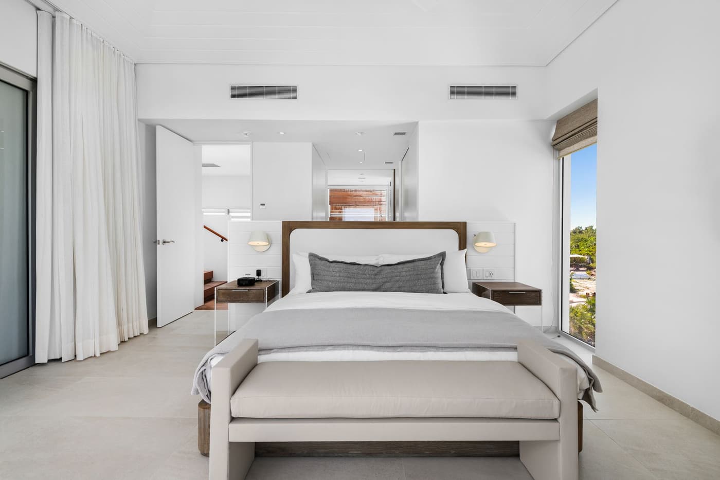 Grace Bay Enclave - 4 BDR OCEAN VIEW VILLA — luxury villa photo 2