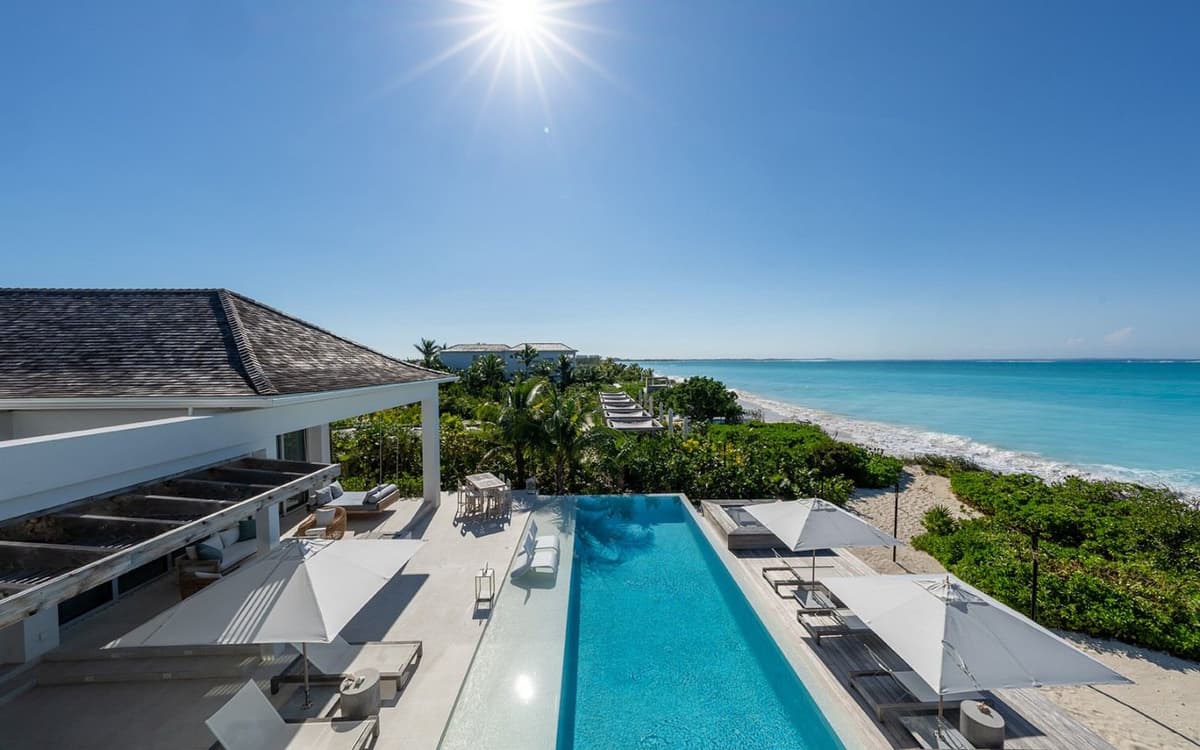 Grace Bay Enclave - 5 BDR BEACHFRONT VILLA — luxury villa photo 2