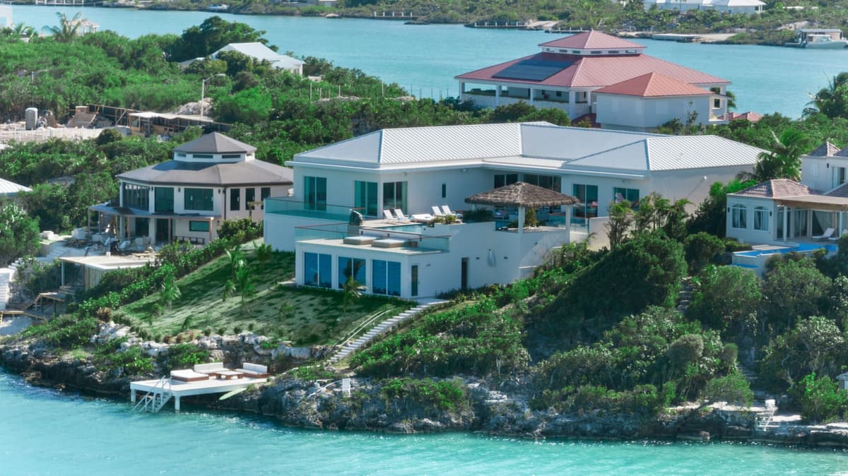 Ocean Breeze Villa — luxury villa photo 1