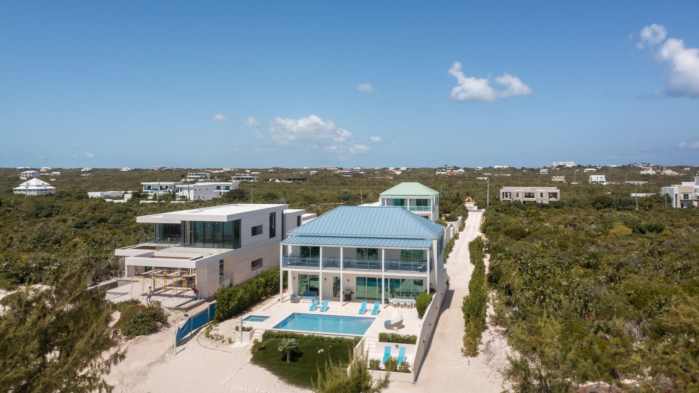 Hura Sea Azure Villa — luxury villa photo 3