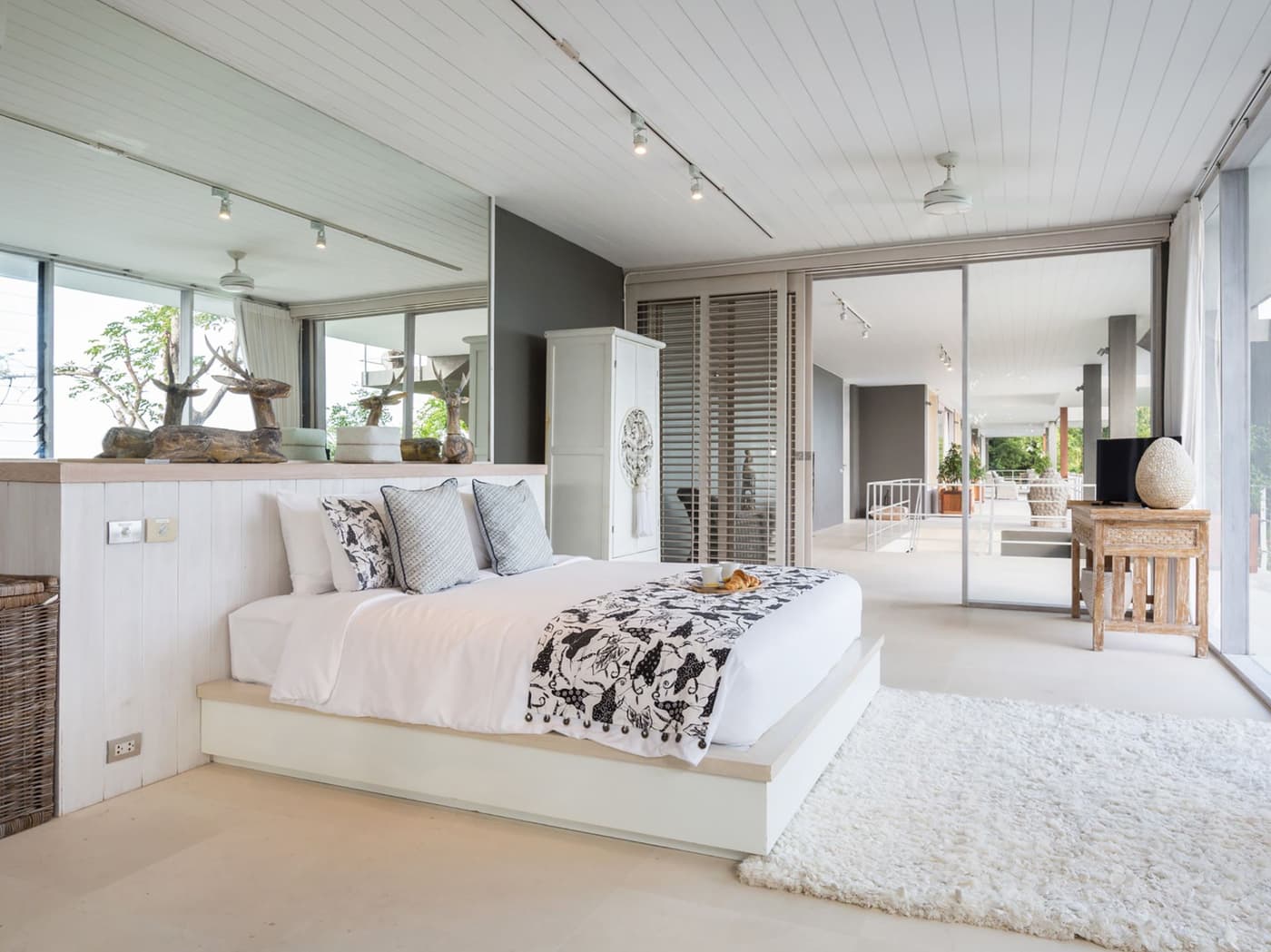 Villa Element of 8 — luxury villa photo 2