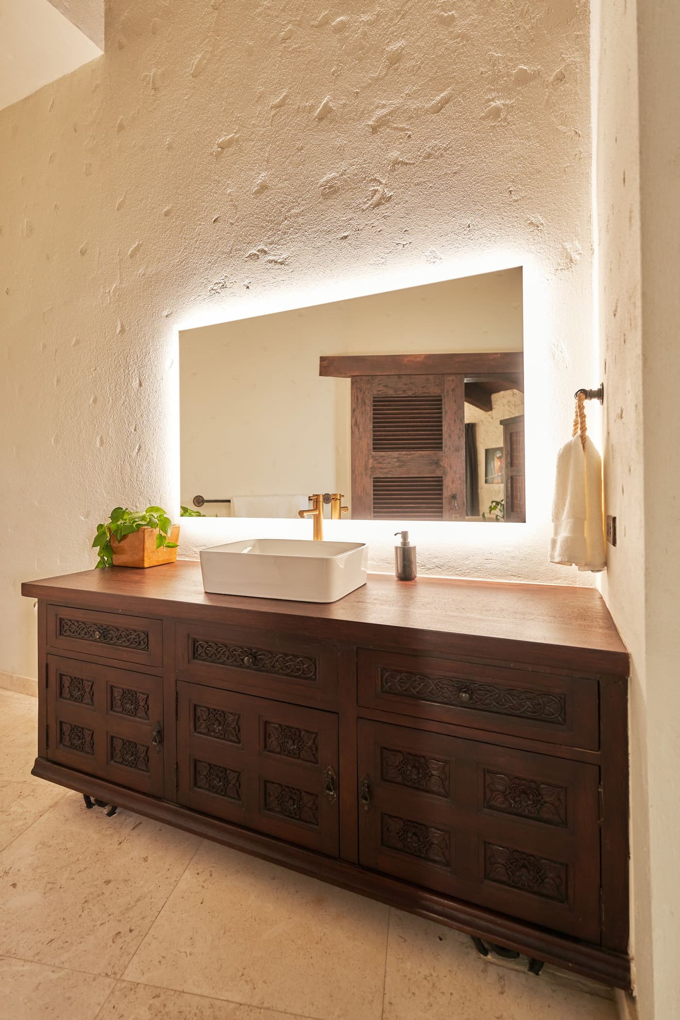 Aerial Clarity Room — luxury villa photo 4