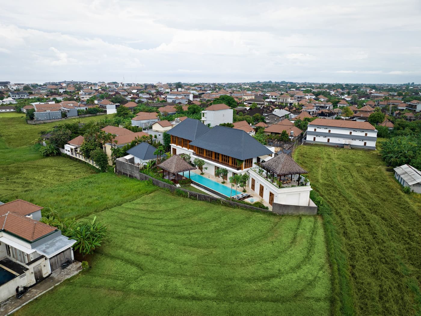Villa Dhanika — luxury villa photo 37