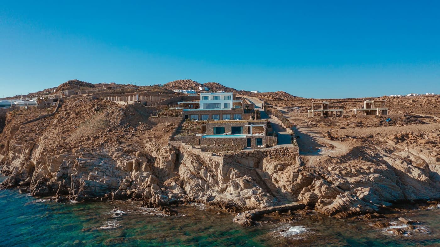 Splendid Waterfront Villa 1 — luxury villa photo 3