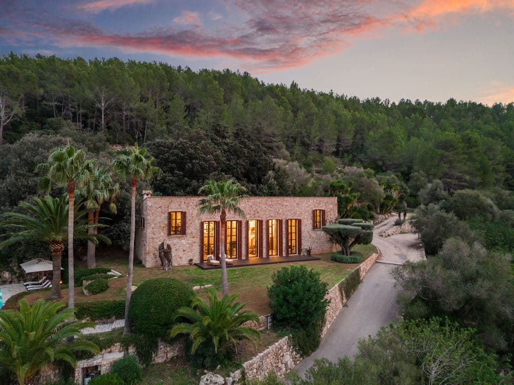 Almond Valley — luxury villa photo 1