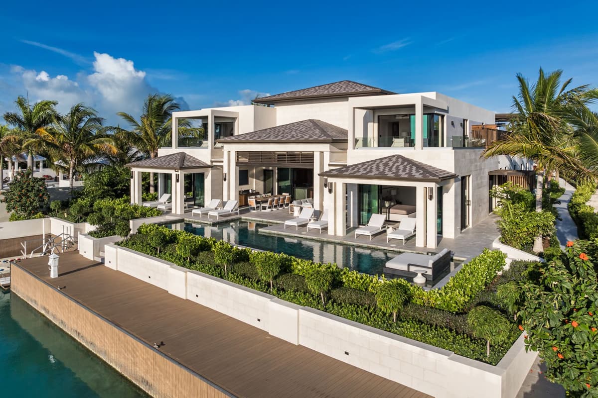 Young Villa — luxury villa photo 3