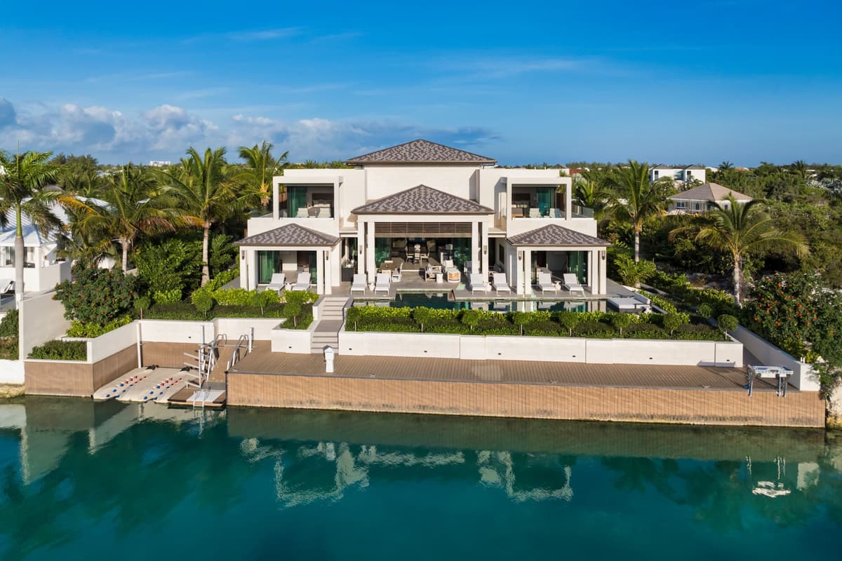 Young Villa — luxury villa photo 2