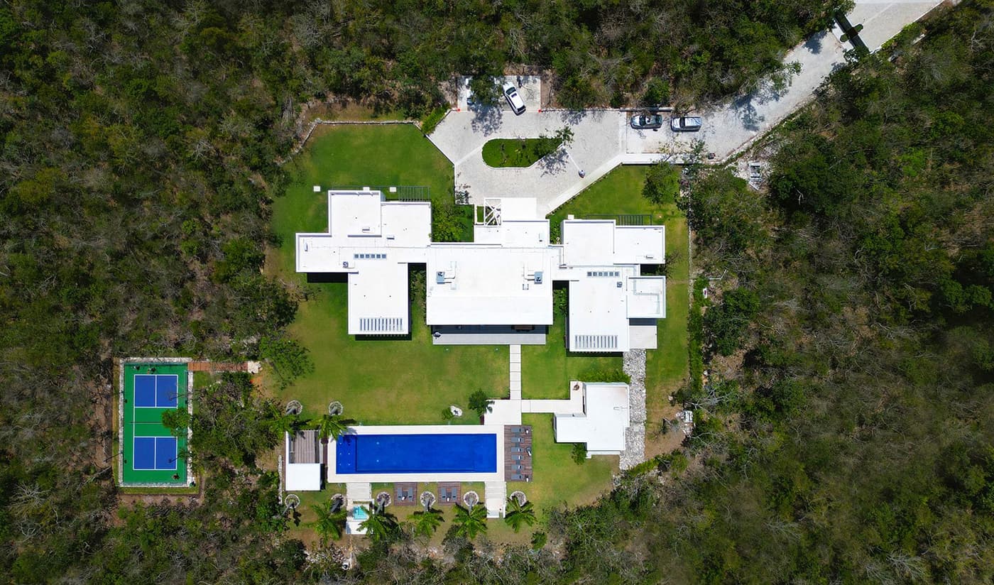 L and at Mariposa — luxury villa photo 2