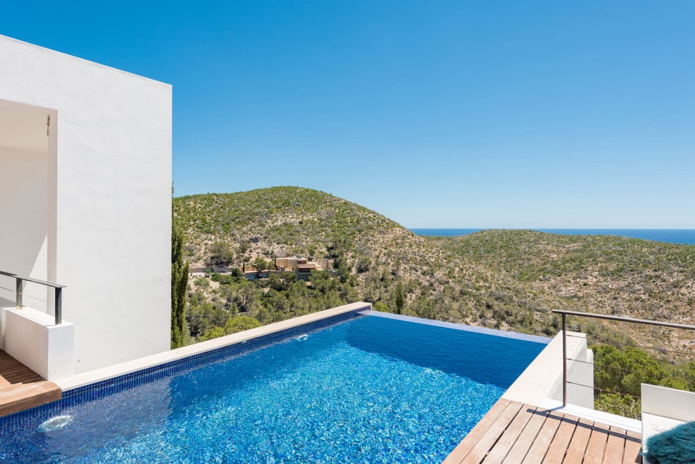 Vista Infinita — luxury villa photo 3