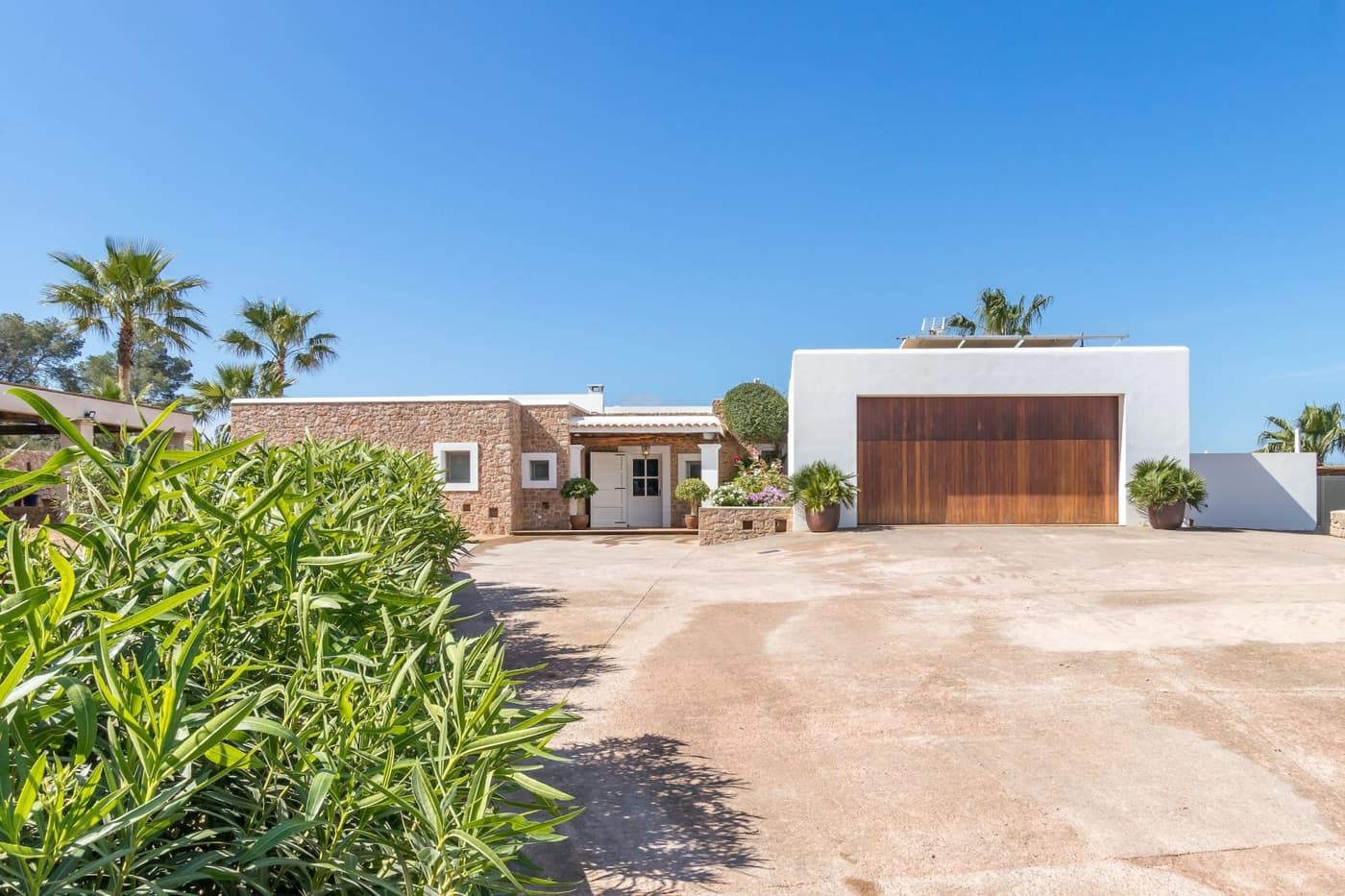 Can Tierra — luxury villa photo 1