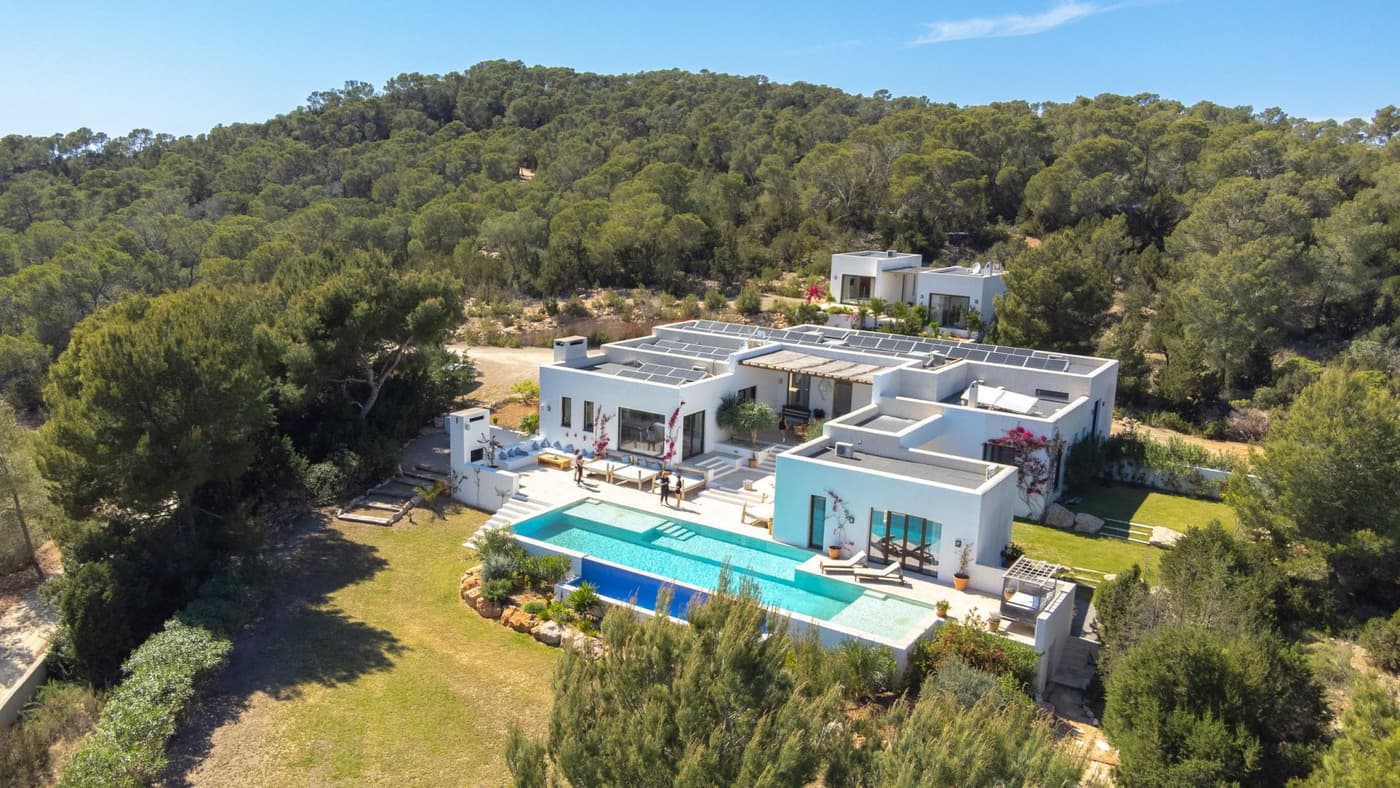 Vista De Muntanya — luxury villa photo 3