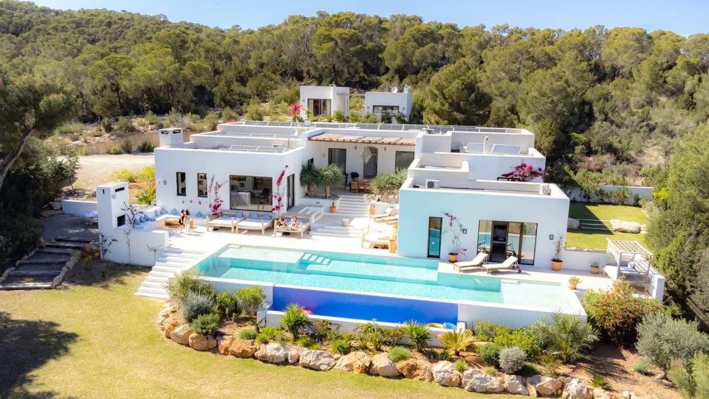 Vista De Muntanya — luxury villa photo 1