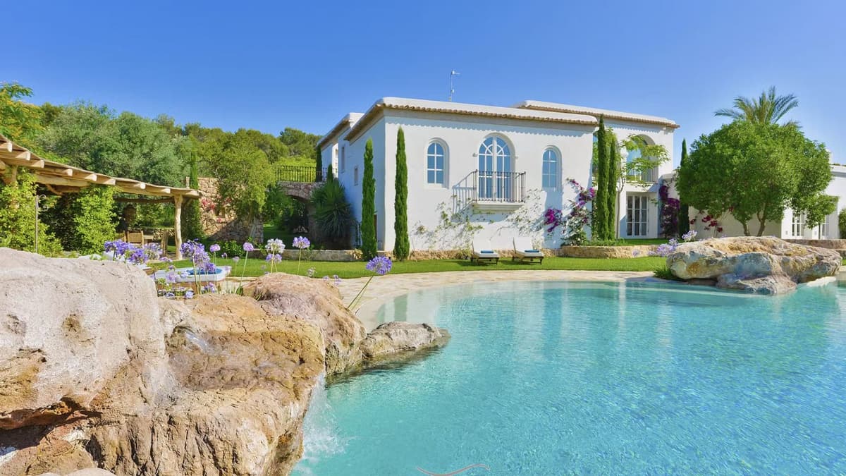 Luxury Estate — luxury villa photo 1