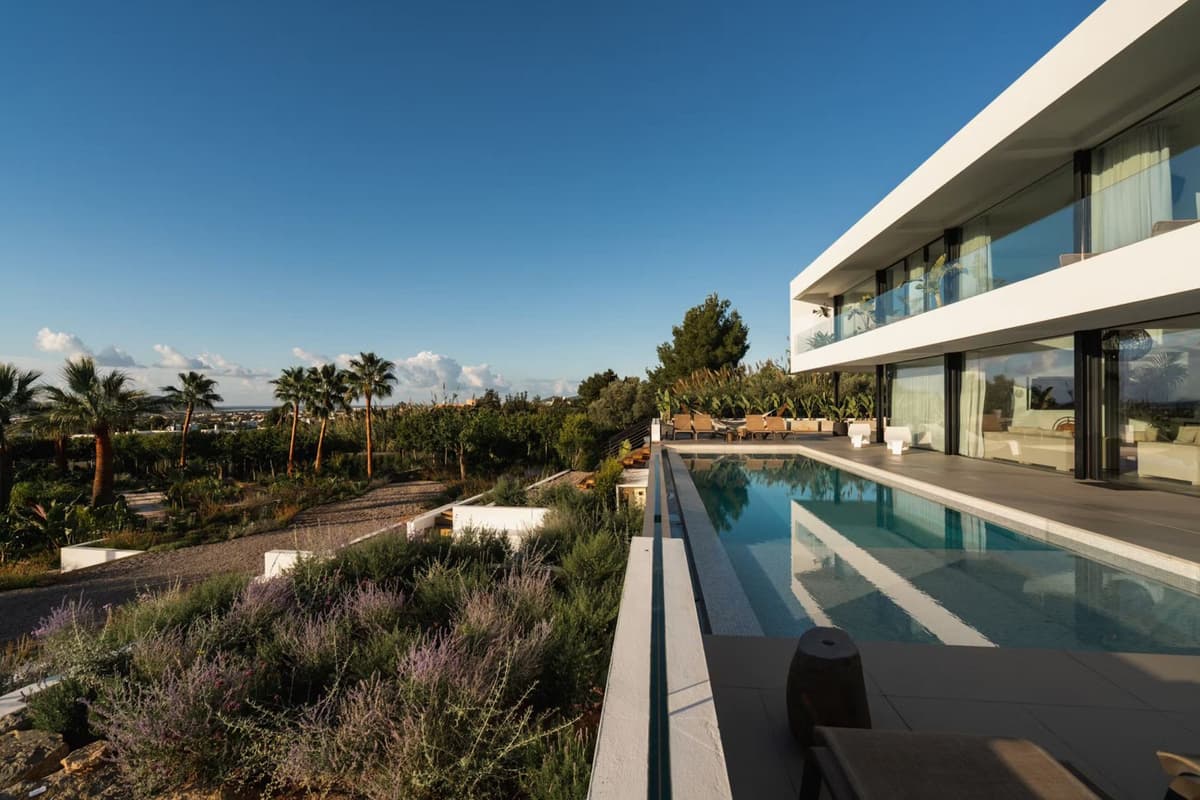Villa Enja — luxury villa photo 1
