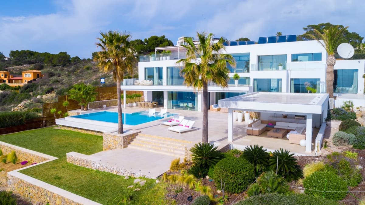 La Mola Deluxe — luxury villa photo 3