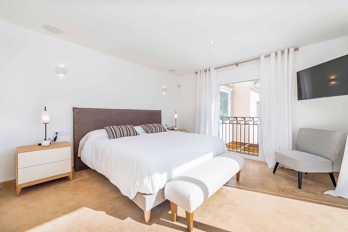 Villa El Lirio — luxury villa photo 2