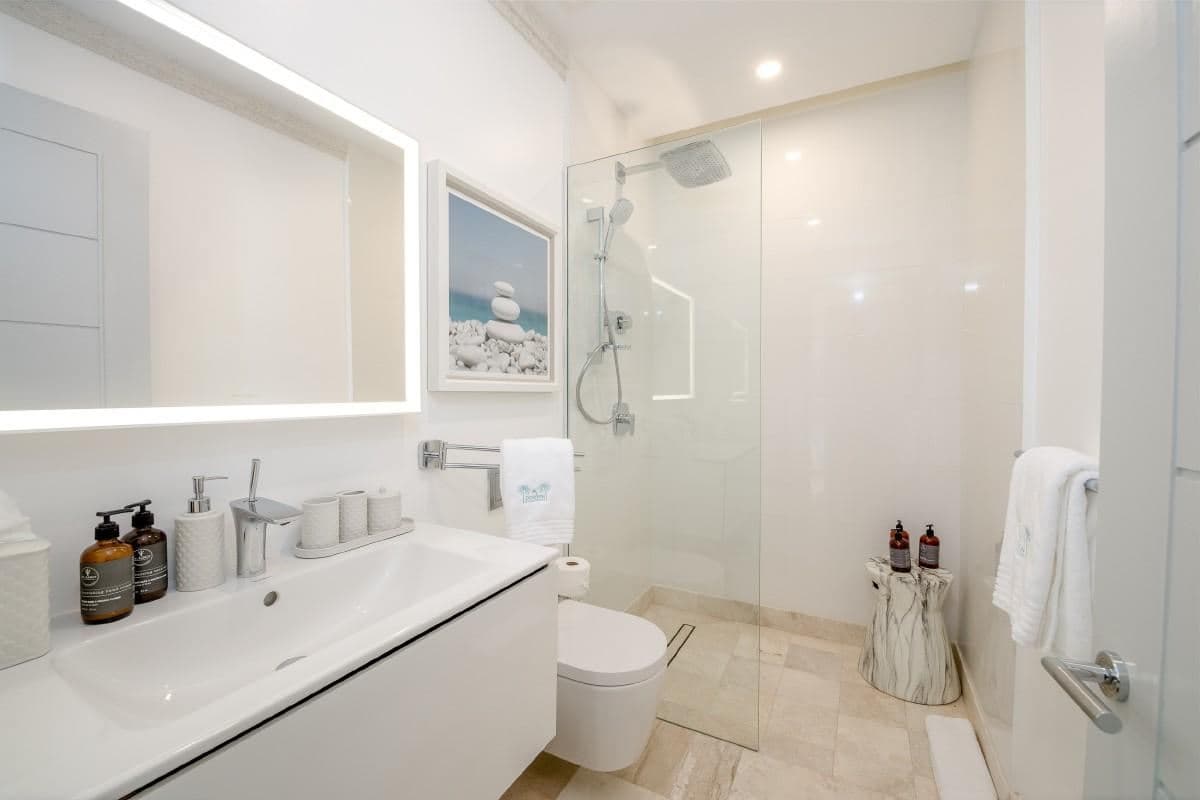 Dolphin Beach House — luxury villa photo 1