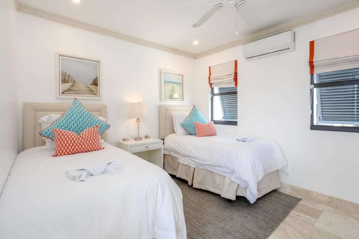 Dolphin Beach House — luxury villa photo 27