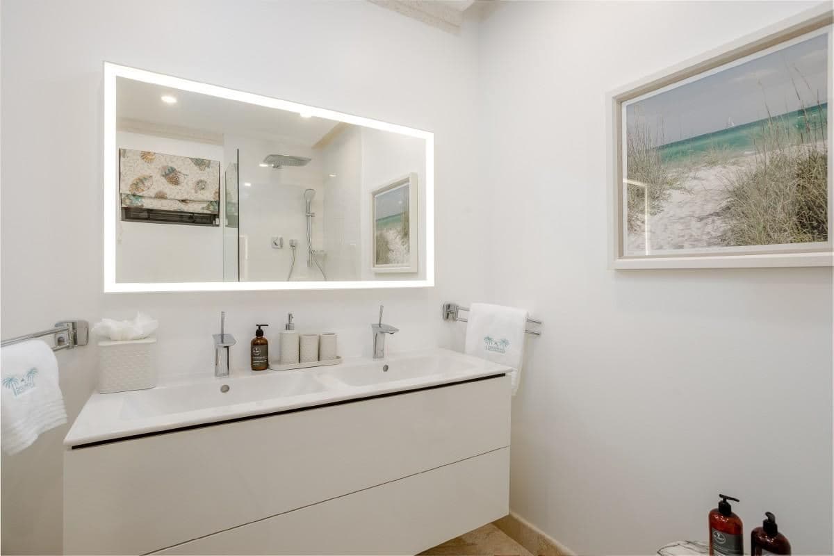Dolphin Beach House — luxury villa photo 2