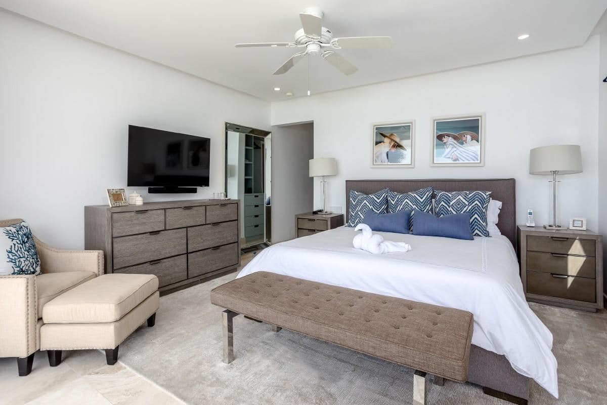 Dolphin Beach House — luxury villa photo 3