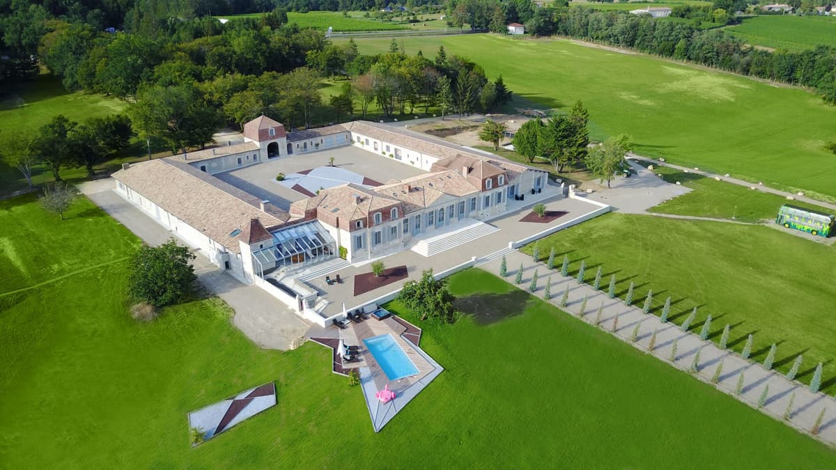 Chateau Prestige — luxury villa photo 1