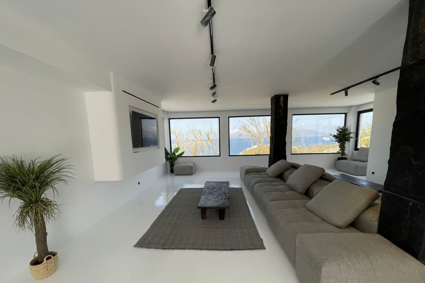 Villa Arbon — luxury villa photo 1