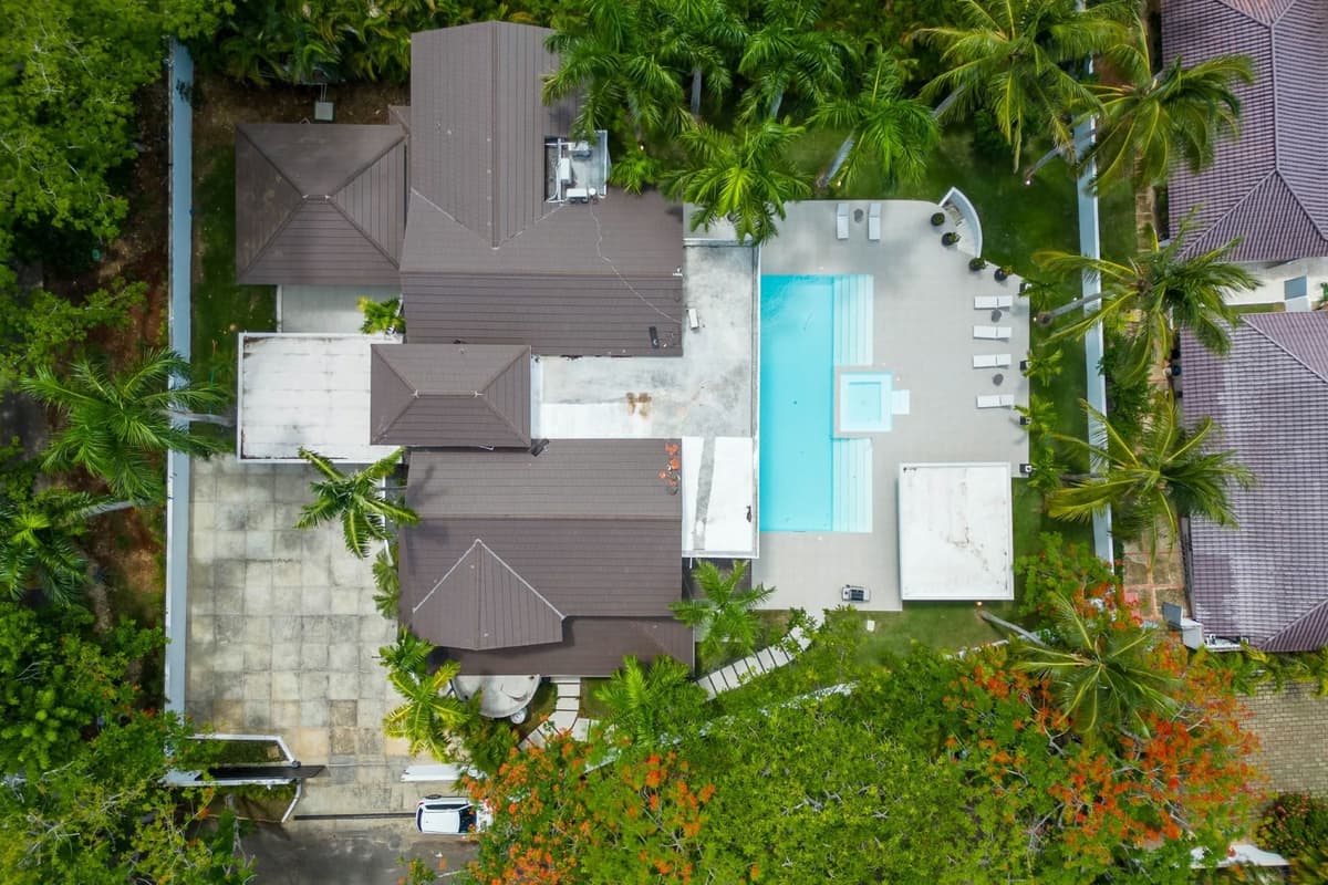 Villa Den — luxury villa photo 2