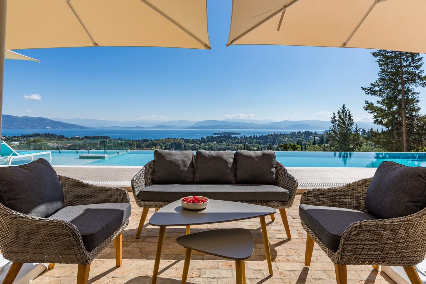 Skyline & Ionica Estate — luxury villa photo 3