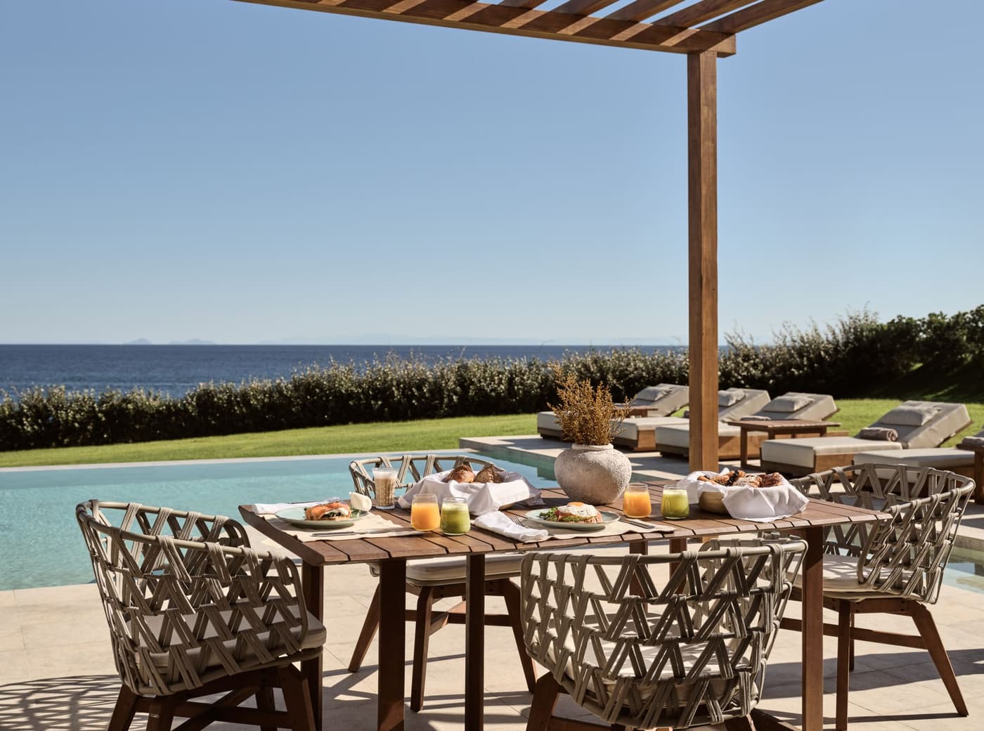 Cape Three Bedroom Sea front Pool Villa — luxury villa photo 3