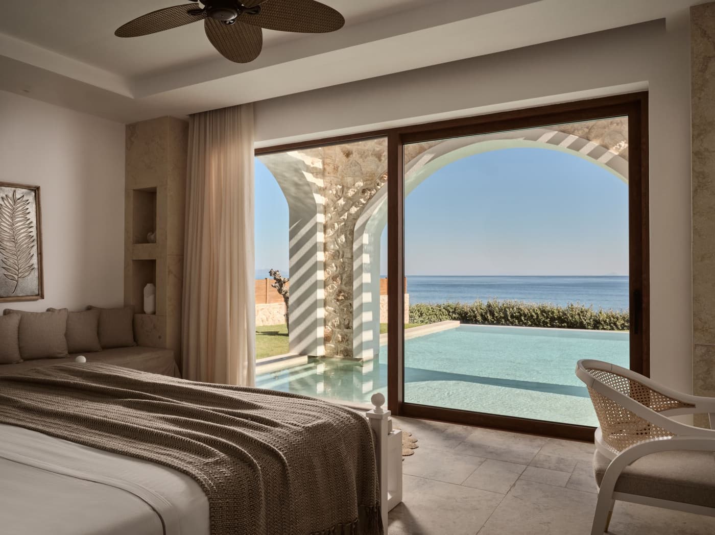 Three Bedroom Sea front Pool Villa — luxury villa photo 2