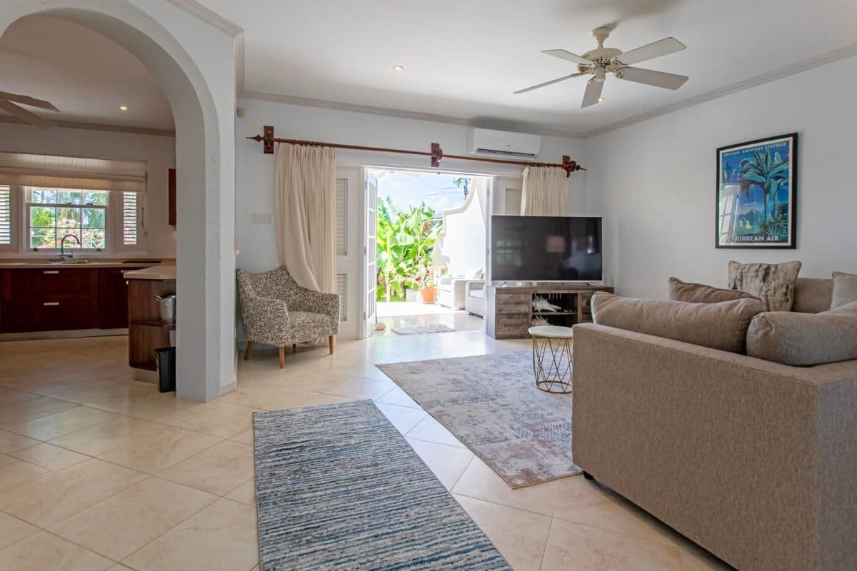 Battaleys Mews 17 — luxury villa photo 2