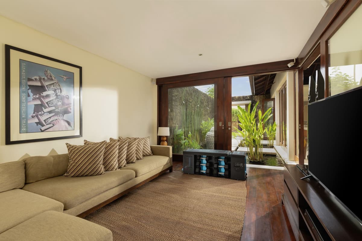 Villa The Suar Seminyak — luxury villa photo 2