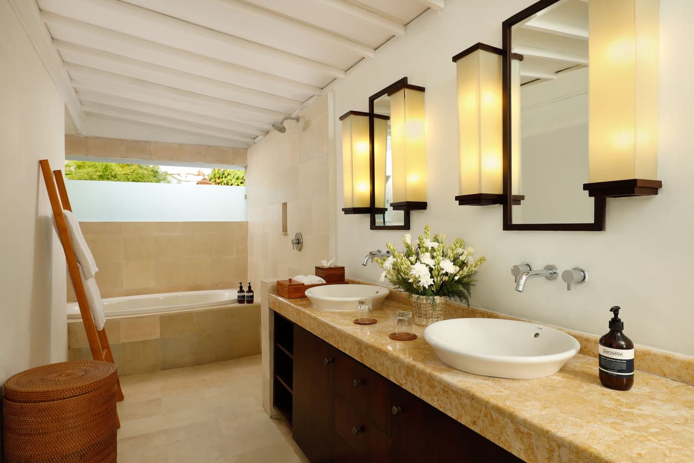 Villa Swarna — luxury villa photo 1