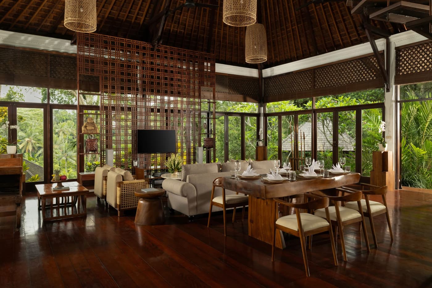 Villa Leona Suweta — luxury villa photo 1