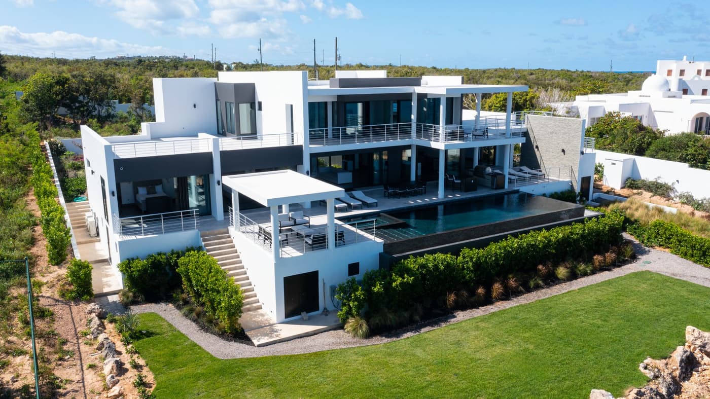 Villa Reve Noir — luxury villa photo 3