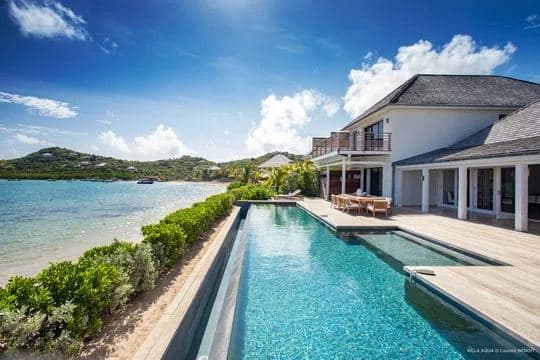Aquablue Estate — luxury villa photo 1
