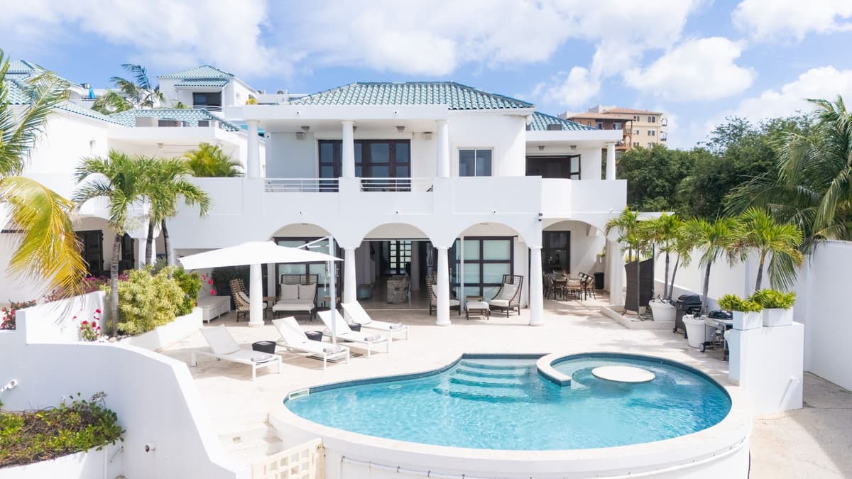 Villa Bahari — luxury villa photo 1