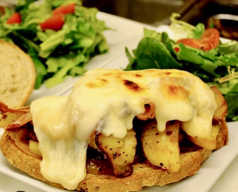 ⁠Tartiflette tartine