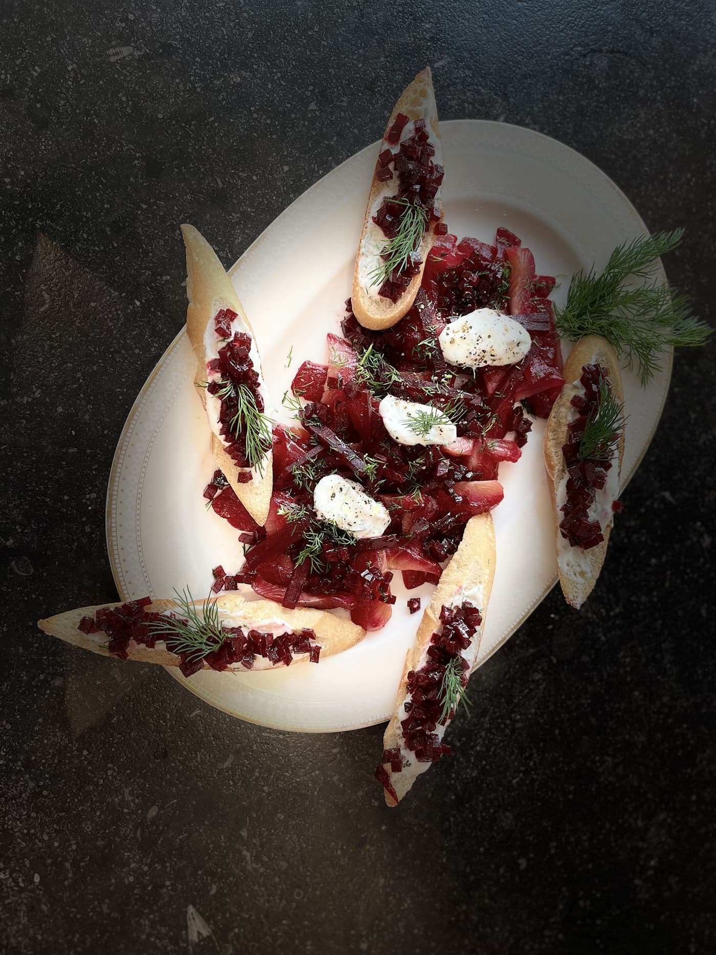 Beetroot tartare crostini