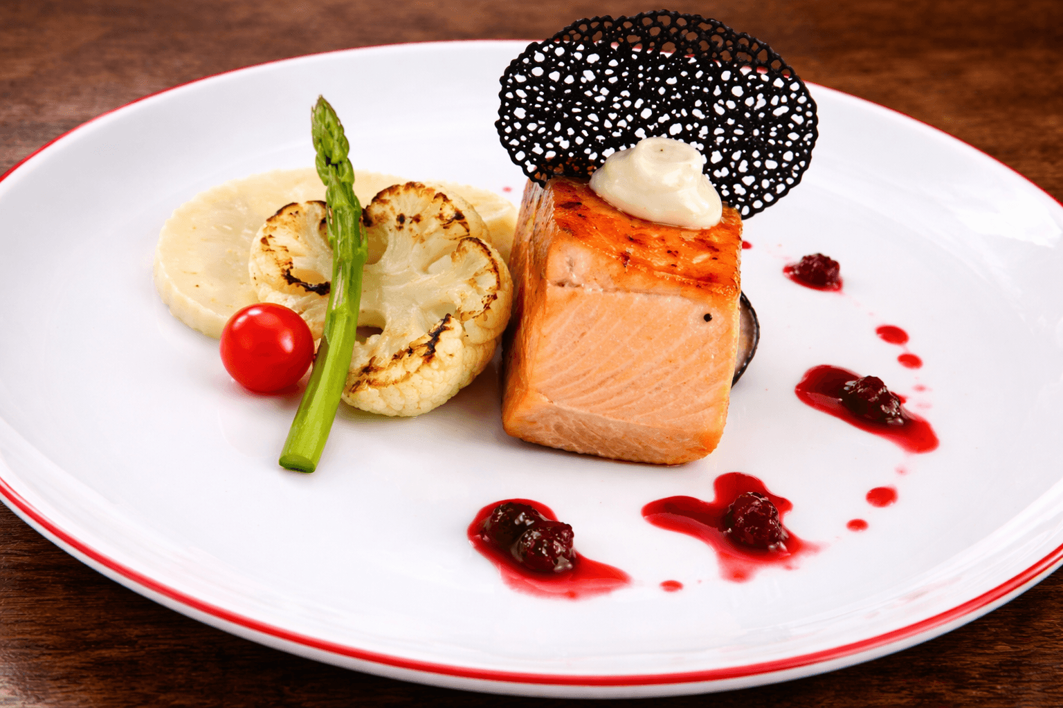Grilled salmon with corn flour purée