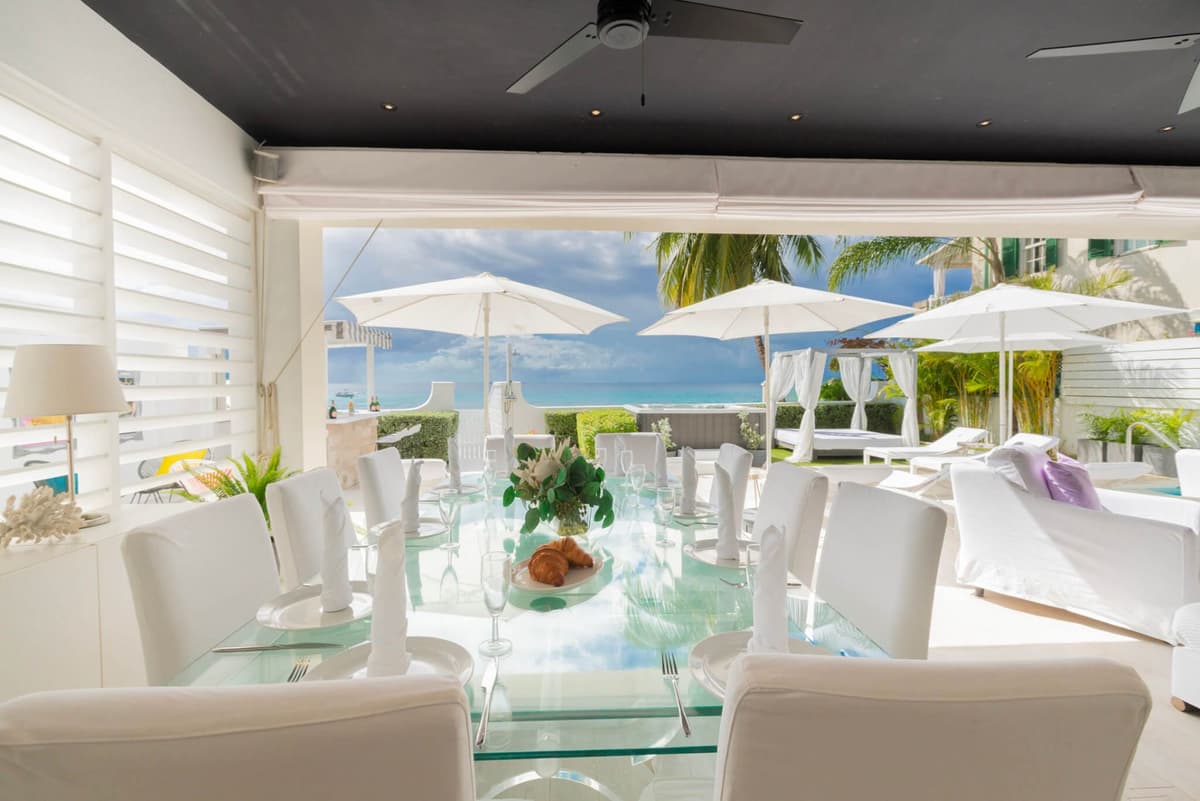 Solaris Beach House — luxury villa photo 20