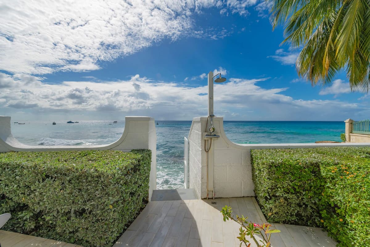 Solaris Beach House — luxury villa photo 3