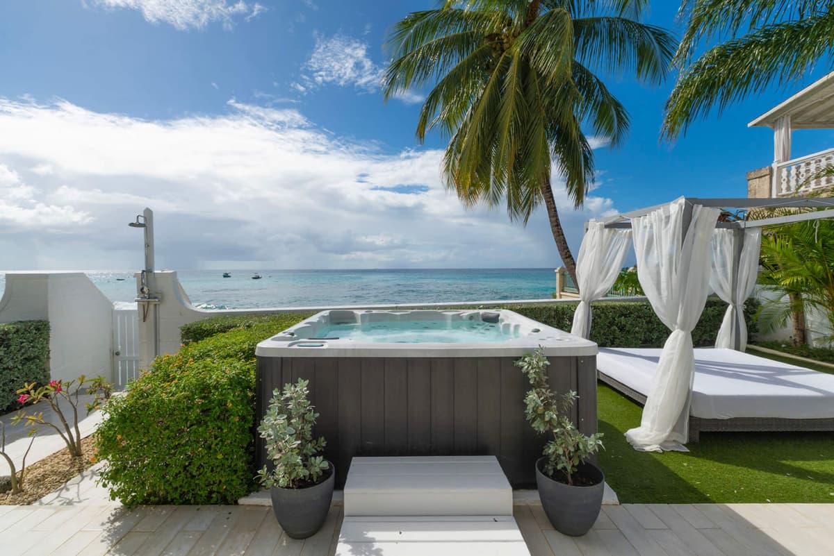 Solaris Beach House — luxury villa photo 2