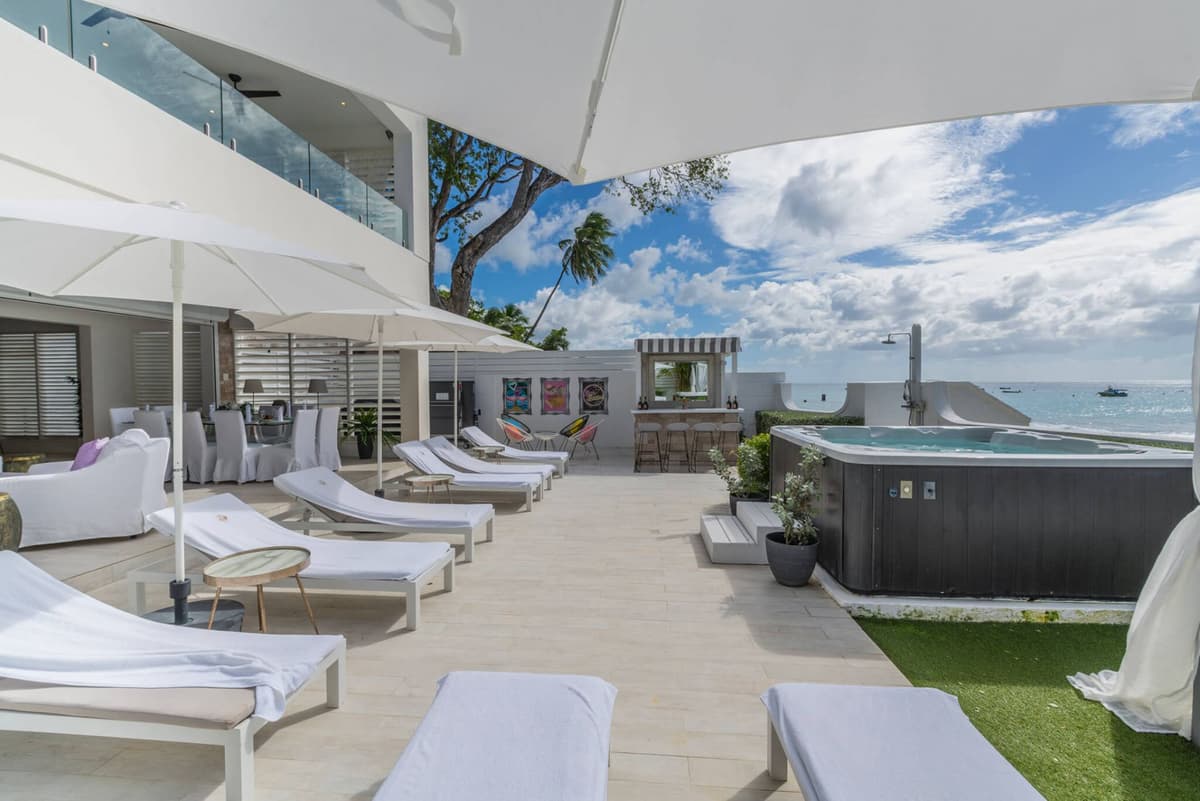 Solaris Beach House — luxury villa photo 1