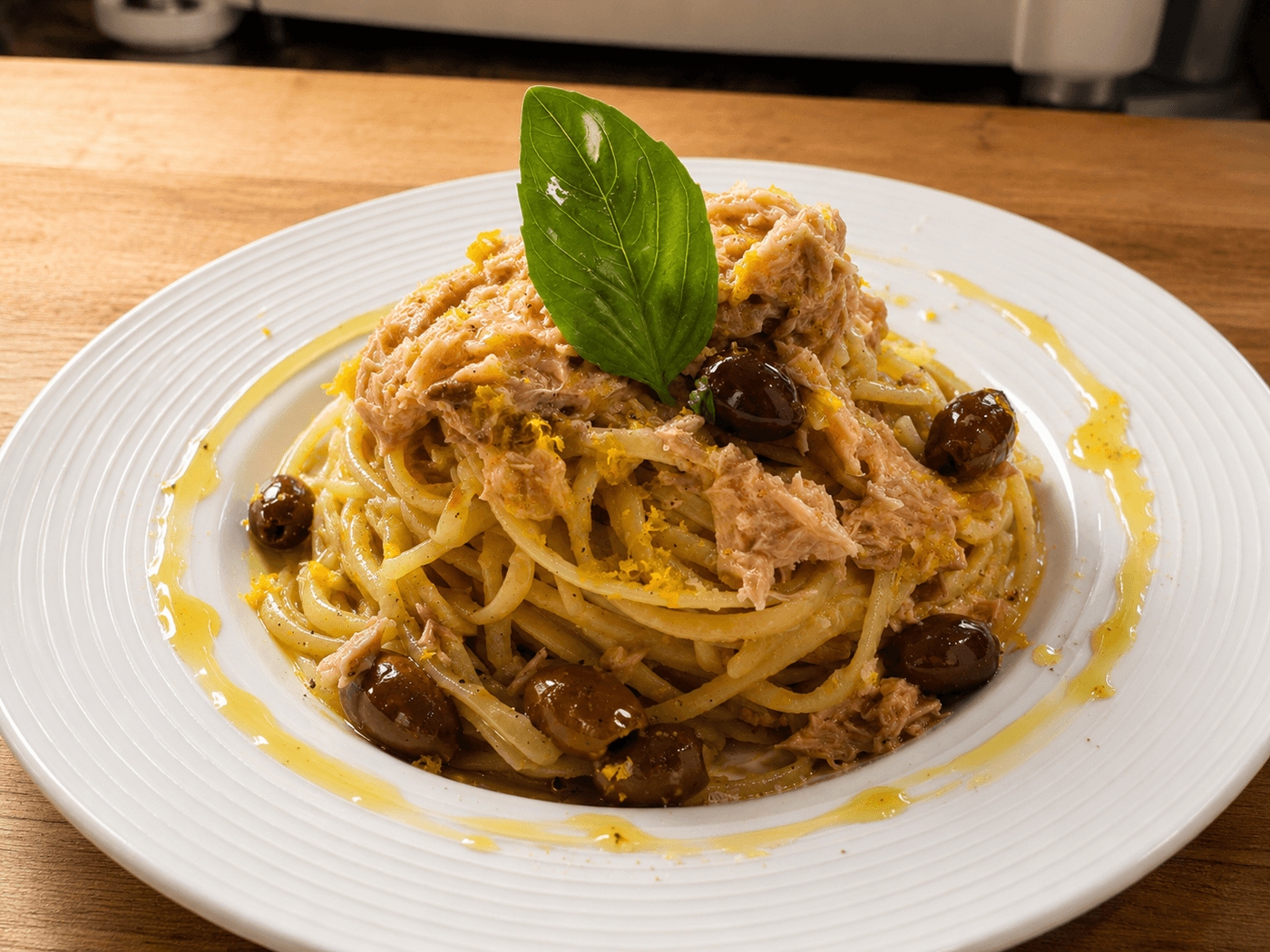 Lemon Linguine with tuna and olives