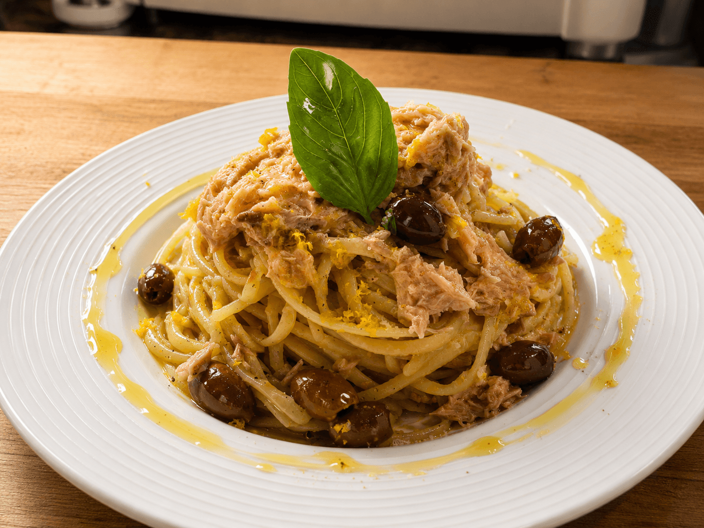 Lemon Linguine with tuna and olives