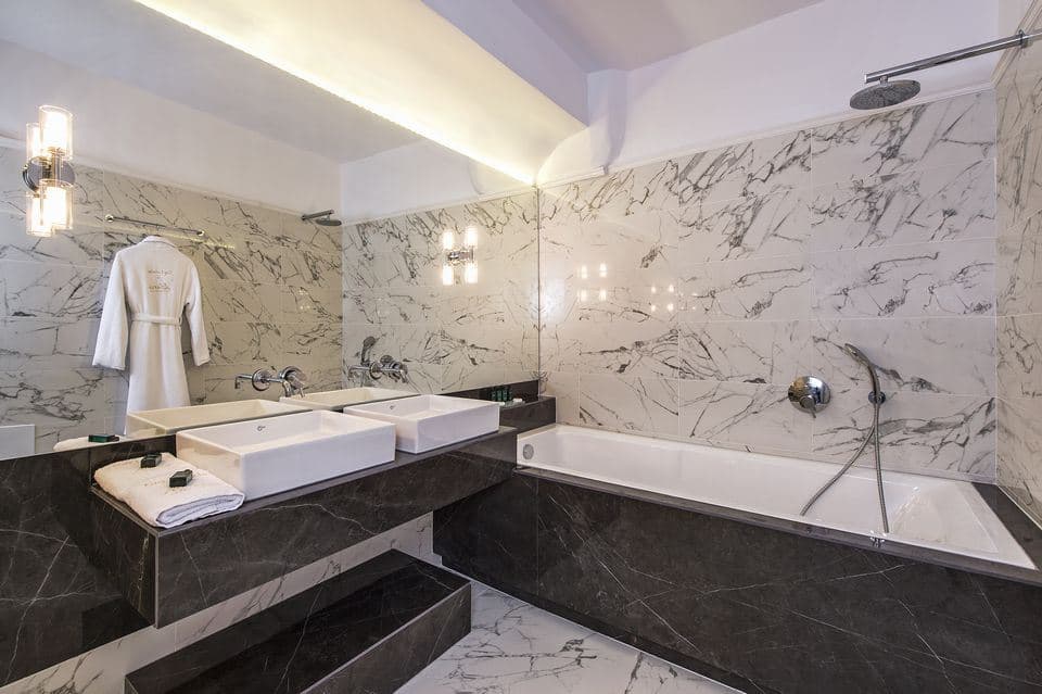 Royal Suite with Outdoor Jacuzzi — luxury villa photo 13